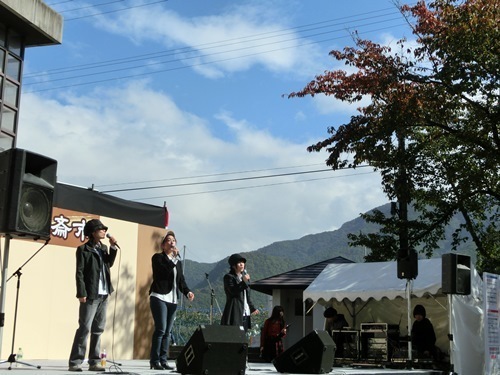 151017-小布施六斎市にてゴスペルライブ-9.jpg