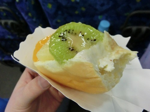 160401-八天堂のクリームパン-5.jpg
