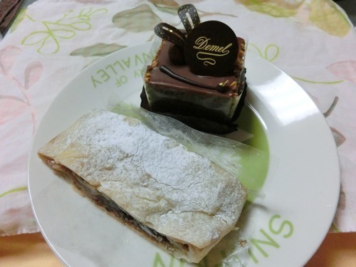 160604-DEMELのケーキ ザッハトルテとアップルシュトゥルーデル-5.jpg