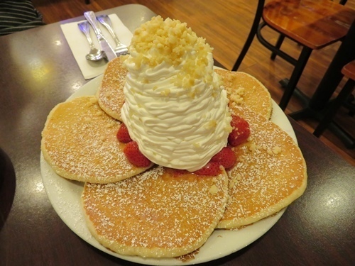 170520-ハワイ旅行 アラモアナセンターのシュリンプ、ステーキと、エッグスンシングス-12.jpg