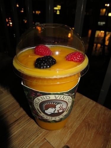 170522-ハワイ旅行 アイランドビンテージコーヒーのアサイーボウルとマハロハバーガー-5.jpg