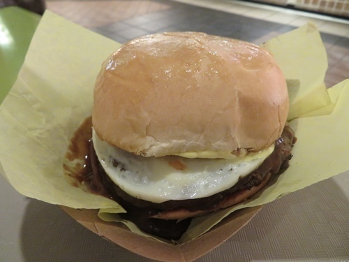 170522-ハワイ旅行 アイランドビンテージコーヒーのアサイーボウルとマハロハバーガー-9.jpg